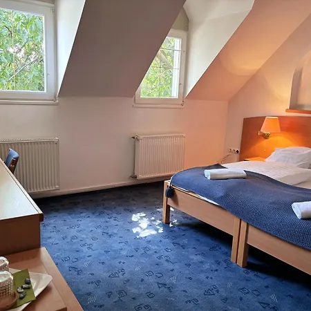 Levendula Es Rendezvenykoezpont 3*