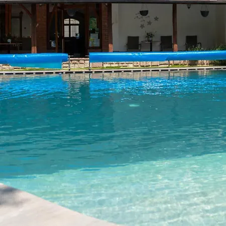 Levendula Es Rendezvenykoezpont 3*