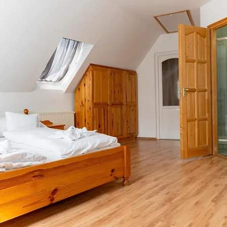 شقة فندقية Levendula Es Rendezvenykoezpont 3*