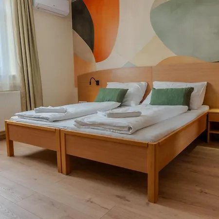 Levendula Es Rendezvenykoezpont 3*